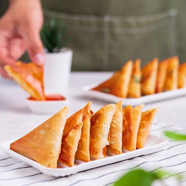 PvCookingCom's tweet photo. The samosa is a popular dish with a long cultural heritage eaten worldwide. Its Middle Eastern origins may be found in the Middle East, where it is referred to as Sambusa or Sambosa

https://t.co/QunOU7KRye

#samosa #meatsamosa https://t.co/F800c4Strx