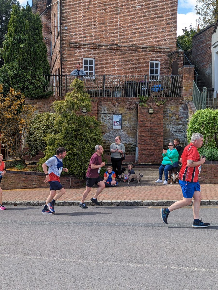 PropertyCentres's tweet image. Matt Hood, our Valuations Director &amp;amp; friend Wayne completed the Market Drayton 10k on Sunday! 🏃‍♂️

Matt said “It was great to see so many people cheering us on around the streets, a real community feel.” 

Well done to you both 👏🏻 

 #10krun #marketdrayton10k #dbroberts