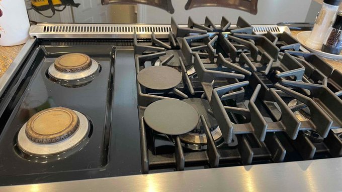 DenverApplianc5's tweet image. If your cooktop isn't working properly, don't attempt to fix it yourself. Leave it to the experts at Denver Appliance Repair Service. #applianceexperts #cooktoprepair #professionalservices