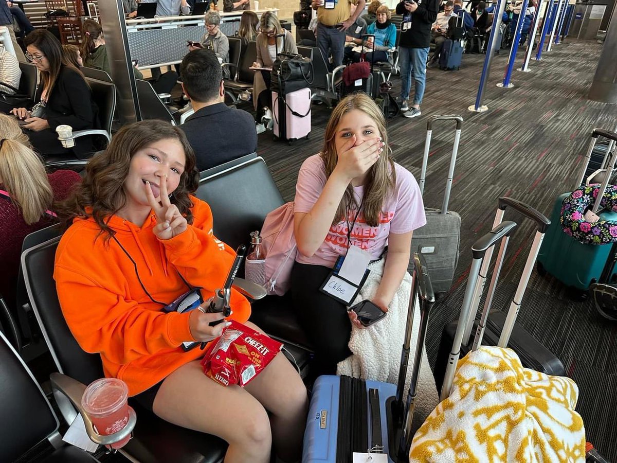 Mike_Wheeler_'s tweet photo. We made it to the airport. Waiting to board our flight and be on our way to Boston. #BMSPatriotProud #MSDR9 #ShippingOffToBoston https://t.co/xxE03TT4bt