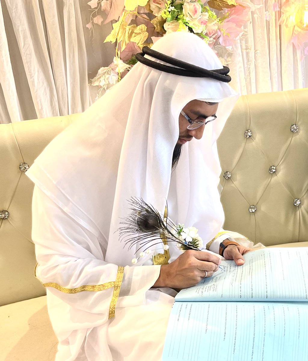 Alhamdulillah. I've completed my marriage at 27 April 2023. Pray for us all.
بَارَكَ اللَّهُ لَكَ, وَبَارَكَ عَلَيْكَ, وَجَمَعَ بَيْنَكُمَا

فِي خَيْرٍ
(Ba-rakalla-hu laka waba-raka 'alaika wa jama'a baynakuma fi khairin)
(May Allah bless you, and unite you both with goodness.)