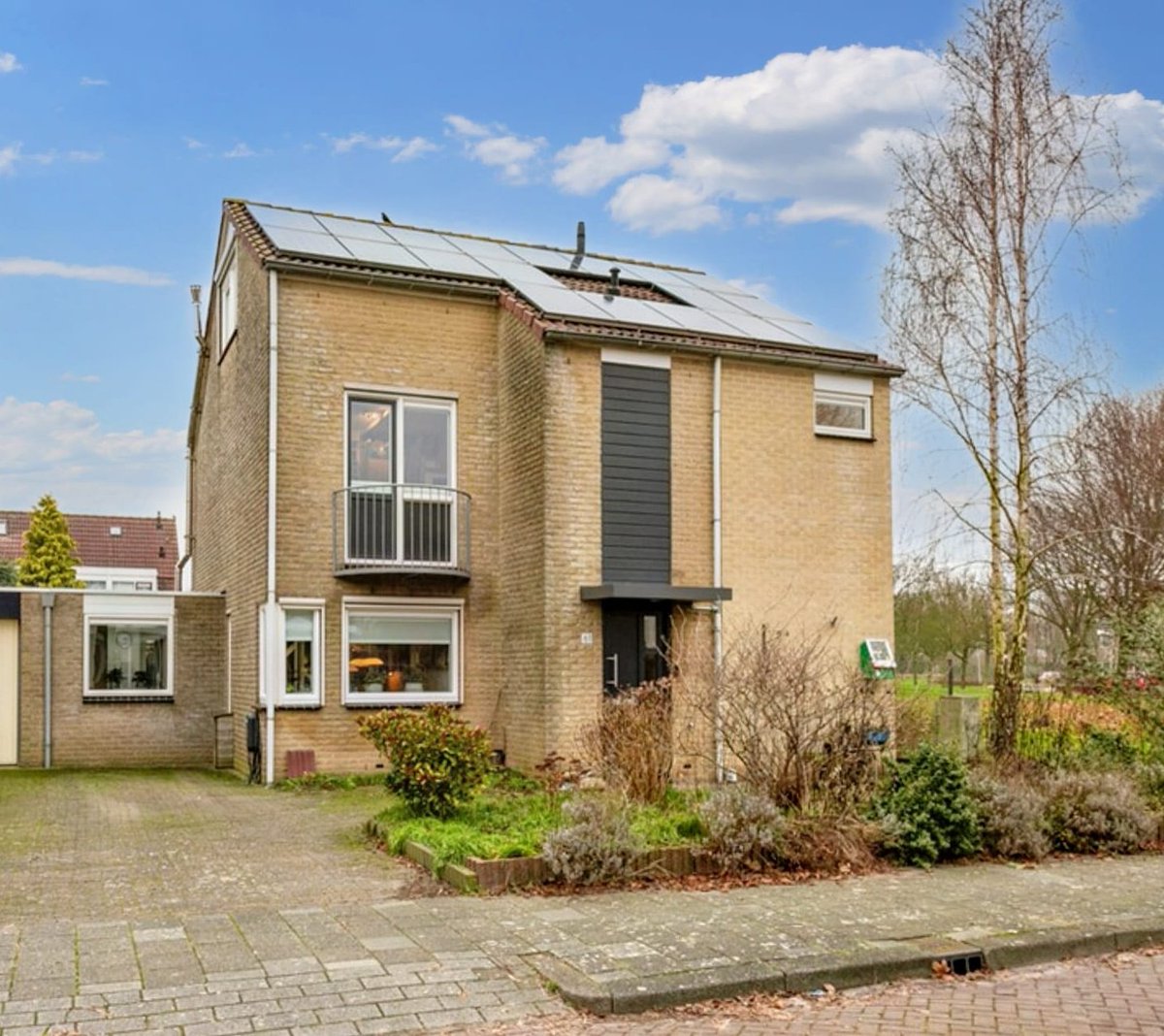 tienvoorjedag's tweet photo. Wij gaan nieuw bouwen in #Biddinghuizen 

Ons huis staat te koop! De grootte van anderhalve woning voor de prijs van één. Met veel mogelijkheden.

Check de link via Funda of neem contact op met @VSOmakelaars 

https://t.co/uu0QRbLB0c

#verhuizen https://t.co/iroxPWk8mV