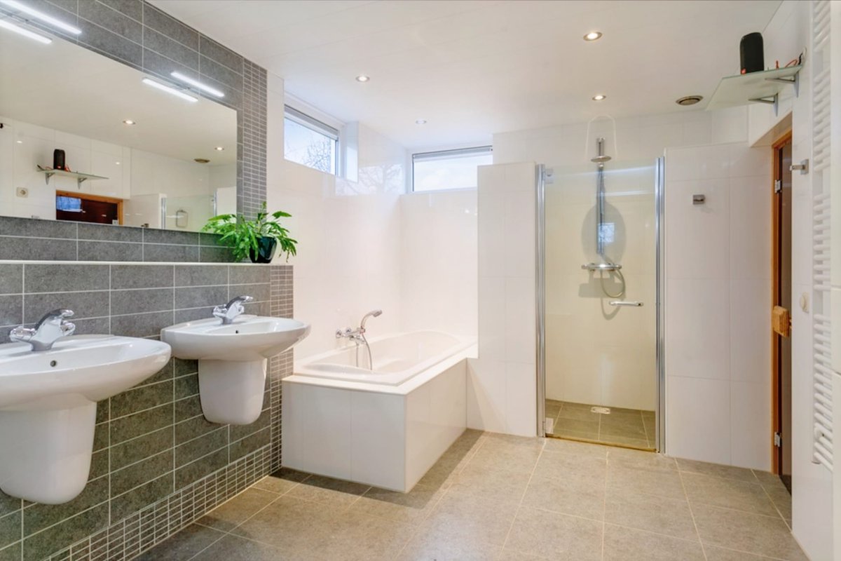 Wij gaan nieuw bouwen in #Biddinghuizen 

Ons huis staat te koop! De grootte van anderhalve woning voor de prijs van één. Met veel mogelijkheden.

Check de link via Funda of neem contact op met <a href="/VSOmakelaars/">VSO makelaars</a> 

funda.nl/koop/biddinghu…

#verhuizen
