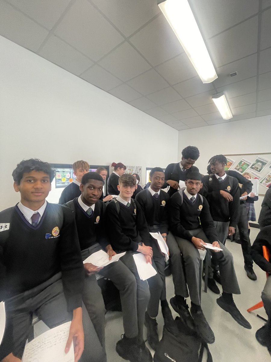 HannahM145's tweet photo. In my first year teaching in @lecheiless I asked my first years to write a letter to their Sixth Year selves. Today they opened them❤️ https://t.co/0YGqhi1LEk