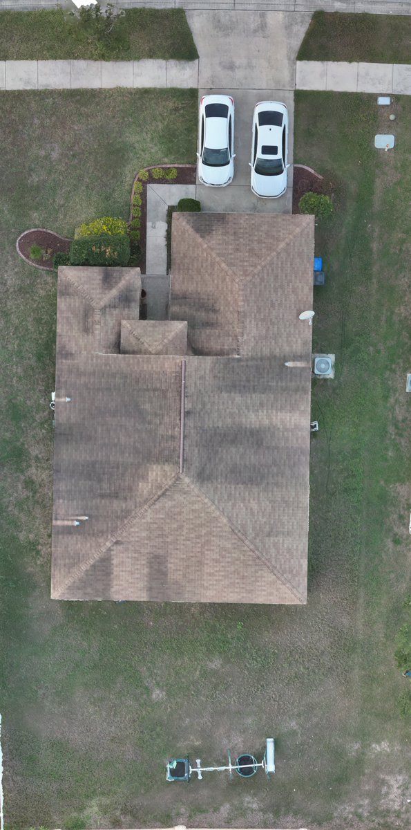 huvrs's tweet photo. 🚁 Aerial documentation is revolutionizing property assessments! Feast your eyes on this crisp, detailed image of a property section captured by Huvrs. Uncover valuable insights for homeowners and professionals alike. How has aerial documentation helped you? #AerialDocumentation #PropertyInsights #Huvrs
