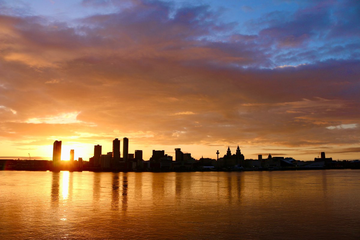 Sunrise 🌅 #Liverpool 📸 @snapandgo222