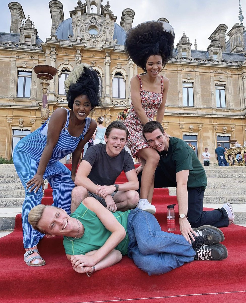 Queen Charlotte: A Bridgerton Story 샬럿 왕비 : 브리저튼 외전 퀸샬럿 팀 오프샷 모음 ❤︎Translate post