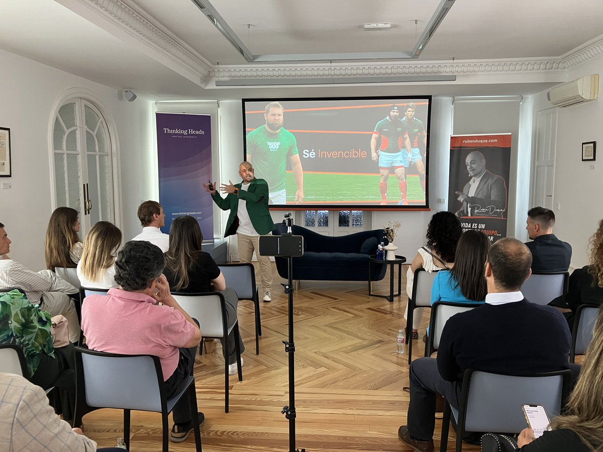 ThinkingHeads's tweet photo. 👉 Ser invencible no es no perder, sino no dejarte ganar. No es competir contra tu competencia, sino contra ti mismo #BrunchTh1 con @RduqueR, en #SpaceTh1 https://t.co/xItzOfWxCN