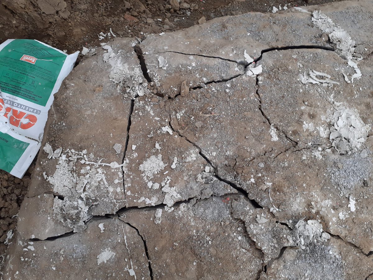 KayatiSL's tweet photo. ¿Ganas de piscina? El #CRAS ayuda a realizar demoliciones en entornos de piscina, para que se puedan ampliar sin afectar al entorno. https://t.co/3PTq3oBHt7