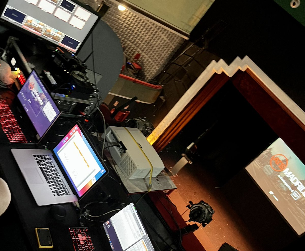 Joseluisferrero's tweet photo. Calentando motores con la primera mesa redonda! #ATSM23 @programaticaly https://t.co/tzcVpZBSti