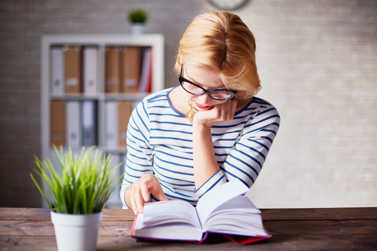 driestaredu's tweet photo. Op vrijdag 3 november 2023 houden we onze jaarlijkse literatuurstudiedag. Aimée de Jongh, bekend van haar prachtige strip Dagen van zand, komt voor ons spreken. We komen bijeen op een mooie locatie: Atelier 300C in Amersfoort. Nadere informatie volgt. Voor nu: save the date! https://t.co/ZekKjQDIjd