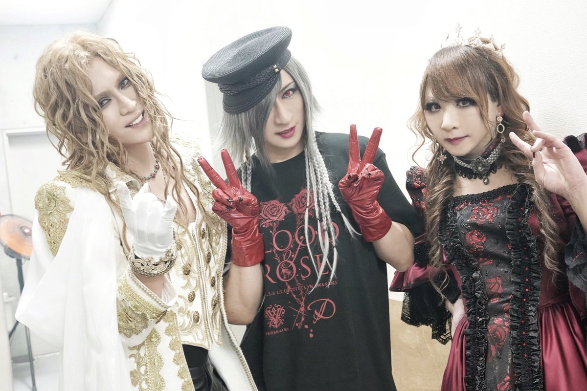 HIZAKIofficial's tweet photo. 昨夜は濃ゆい2マンで、濃厚な写真も撮りましたよ！

次回はコチラに参加させていただきます。
7月4日(火) 川崎クラブチッタ | D主催 Mad Tea Party Vol.36
https://t.co/bv7S4bMaB4 https://t.co/6oVewBg02A