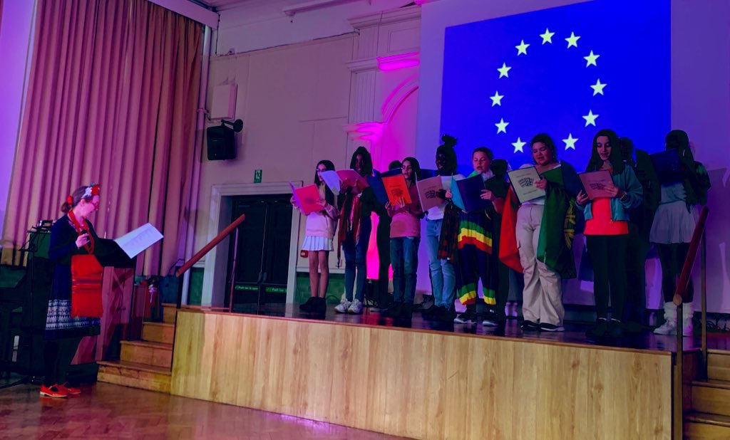 NDSouthwark's tweet photo. A few more International Evening highlights. Stunning performances of song, poetry, drama and dance 🤩 👏 #performingarts #drama #culture #international #community #music https://t.co/bST8kQHPIb