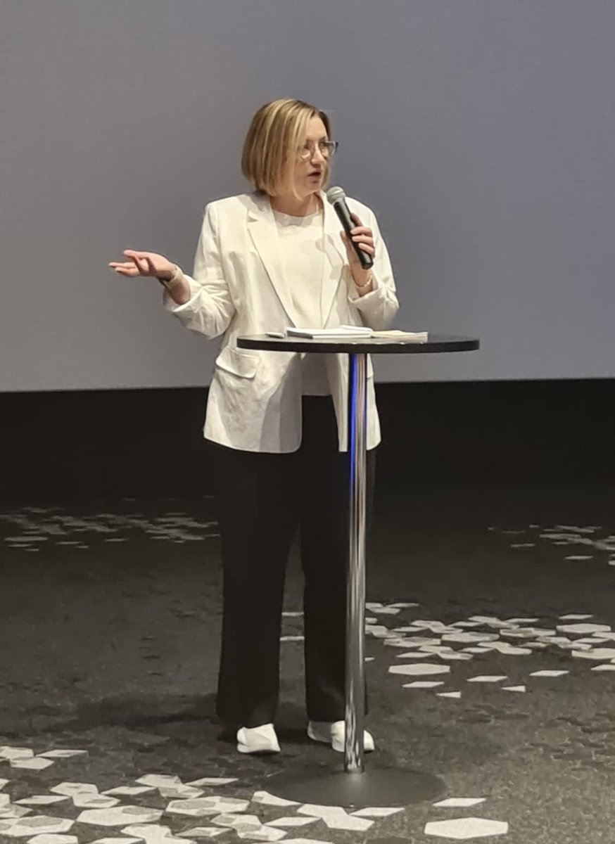 Terveiseni Säätytalolle Taitaja-seminaarista: Ammatillisen koulutuksen joustavuudesta ja laadusta on pidettävä kiinni. Ammattilaisten on voitava päivittää osaamistaan työuran aikana, vaihtaa ammattia tai jatkaa opintojaan korkea-asteella. <a href="/duunarit/">SAK</a> #taitaja2023 #IhmistaeTarvitaan