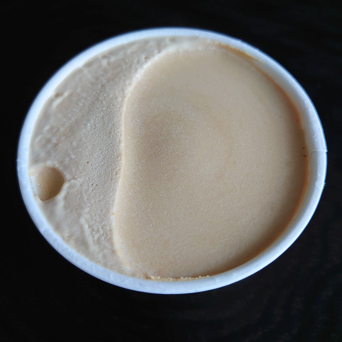 1000good's tweet photo. そうよ、今日 #アイスクリームの日 だからね！
 #ハーゲンダッツ
 #カフェラテタイム
 #アイスクリーム
 #110ml
 #262kcal https://t.co/gxgCTY3gRs