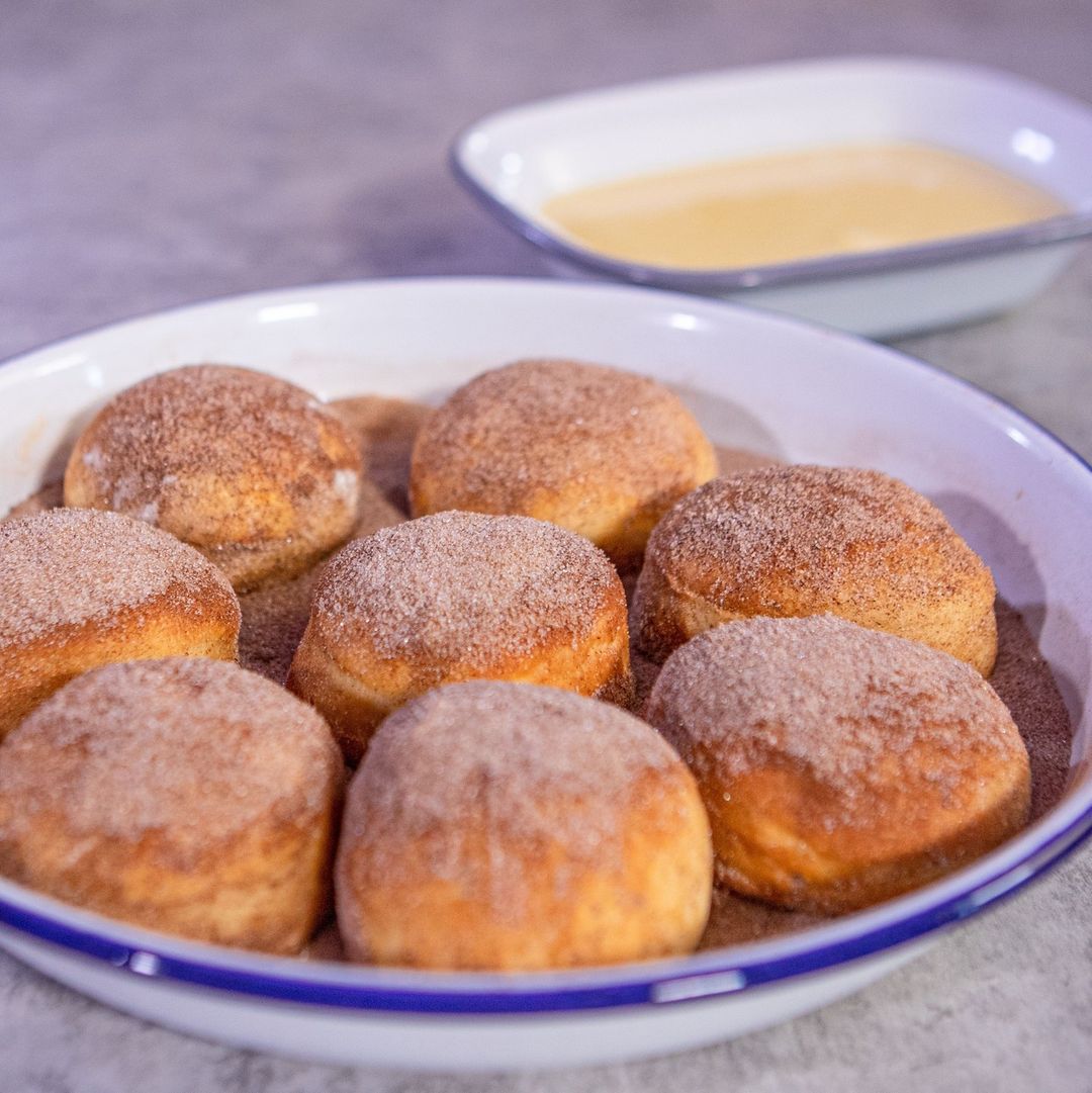 instantpotnaija's tweet photo. DONUTS 🍩 with the Instant Vortex Airfryer! 

You can never go wrong especially crispy Donuts served with chocolate mallow fondue 😍.

#Donuts #instantvortex #instantpotrecipe #instantpotnaija #instantpotnaijacommunity https://t.co/fyzecILXns