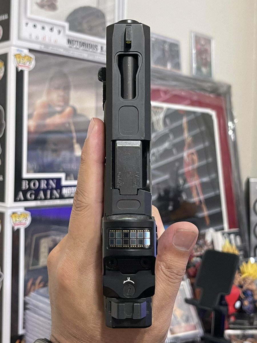 slabsx's tweet photo. Glock 17 or Glock 19? https://t.co/vPHrCyFOOA