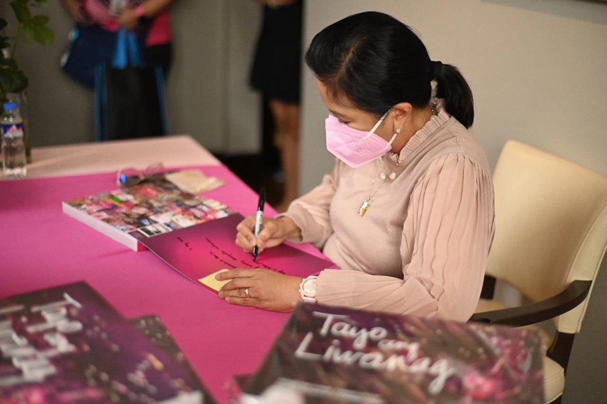 ABSCBNNews's tweet photo. LOOK: Former vice president and Angat Buhay Chairperson Leni Robredo leads the launching of the coffee table book "Tayo ang Liwanag" featuring photos taken during the 2022 elections. (📷: Angat Buhay) | via @adrianayalin https://t.co/grqhXdGnar