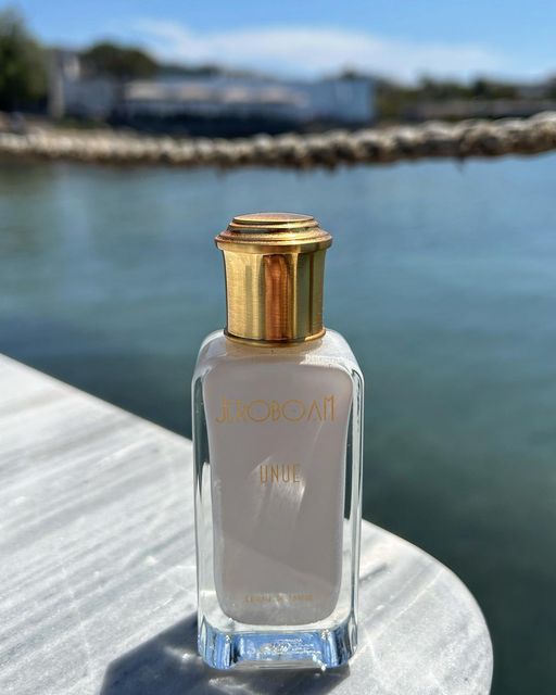 rosinaperfumery's tweet photo. Powerful yet not overpowering, UNUE possesses all the attributes of an afterglow, a floral-woody expression in sandalwood and musks that ensure a sensual presence! 📷 
#jeroboam #unue #rosinaperfumery #nicheperfume #ark #glyfada https://t.co/AnFVZ3Z4yT