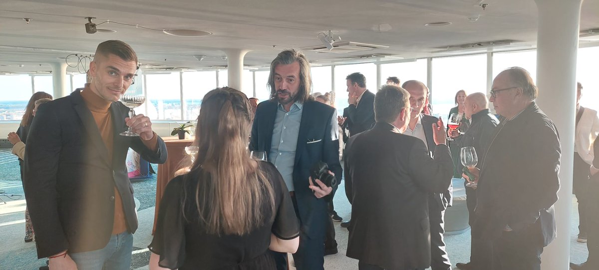 MEDEFLM's tweet photo. [Carnet de voyage - #LearningExpedition] Visite au sommet de la TV Tower, lieu emblématique de #Tallinn. Rencontre avec membres du ministère des affaires économiques, dîner avec membre de l'ambassade et du #CAdFE. @orpin_yann @ArnoCouzin  @LaurentSTOCK @koussee https://t.co/aAKcRJkwOU
