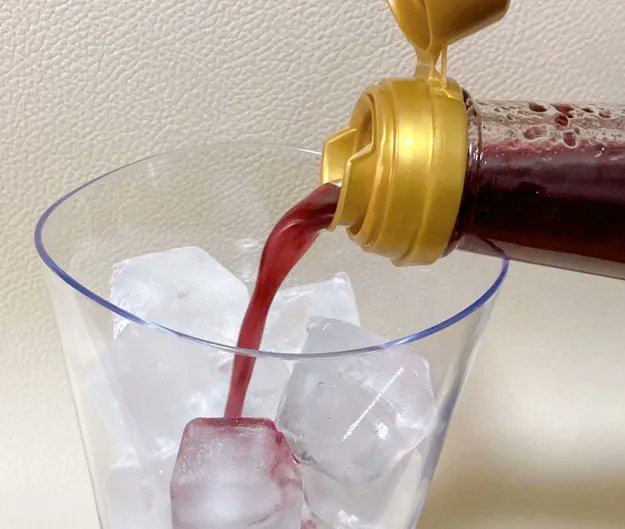 【オシャレギフト】 フルーツ好きに贈りたい「飲むりんご酢」つぶつぶ食感も楽しくておいしい    和歌山県にある「ふみこ農園」が作る「飲むお酢」。リンゴ酢に果実をたっぷり使った爽快な味わいでした。3種の味が楽しめるセットはギフトにもオススメです。
