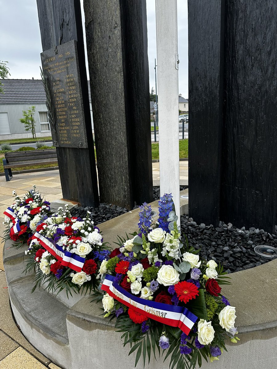 GeismarLuc's tweet photo. 78 ans plus tard, la fin de la seconde guerre mondiale,résonne encore en nous comme un éternel rappel à la paix.
J’ai été déposer des gerbes en la mémoire des morts pour la France 🇫🇷 des les communes de #PetitMars et #LesTouches. https://t.co/wQvJGm7WtA