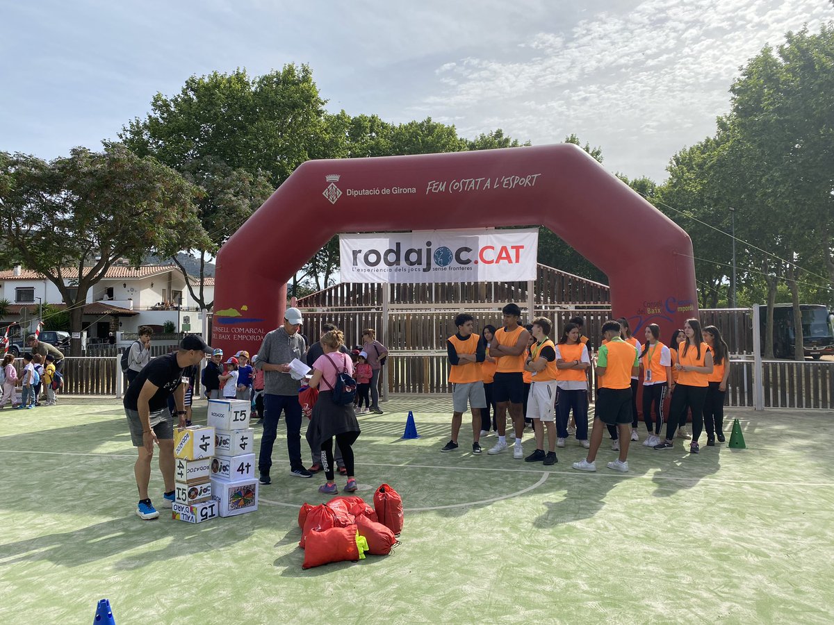 cebaixemporda's tweet photo. 🔴RODAJOCS BAIX EMPORDÀ🔴 

El #Rodajoc (6/7) avui para a Can Nitus de #CastelldAro amb els nens/es de P5 de la Vall d'Aro i de @ievilaroma de Palamós

#consellsesportius #valorsenaccio #rodajocsbaixemporda 
@esportcat @diputaciogirona @ccbaixemporda @SEBaixEmporda @UCECcat https://t.co/3gXeyei51Q