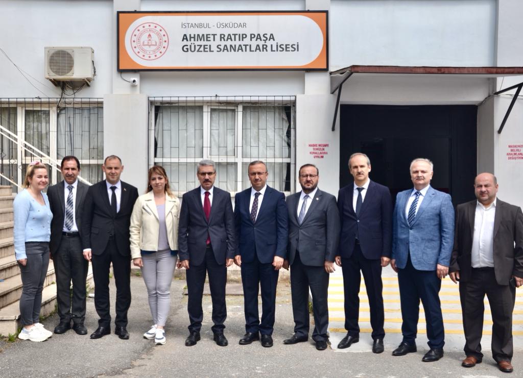 UskudarKaymakam's tweet photo. Kaymakamımız Sn.Adem Yazıcı, Üsküdar Ahmet Ratıp Paşa Güzel Sanatlar Lisesi'ne bir dizi ziyaret gerçekleştirerek sevgili öğrencilerimiz ve değerli öğretmenlerimizle bir araya geldi. https://t.co/BtsYOnqNMD