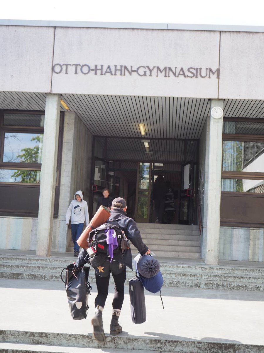 ✊ THE YOUTH ARE RISING 

Yesterday, Otto-Hahn-Gymnasium was occupied. This is the fourth high school occupation in Göttingen, Germany. 

Young people refuse to sit quietly and lose everything to fossil fueled global heating and ecological collapse.

We need all of society to