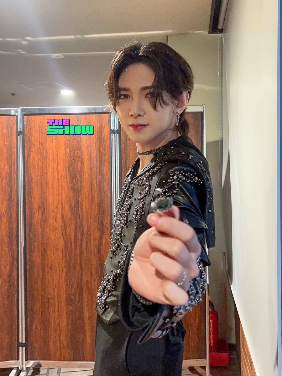 theshow_offcl's tweet image. 바다 건너에서도 #더쇼 위해
스윗🍭달달🍫로맨틱💗 메시지💌 보내주는
울 #헤헷보이 #여땅 덕분에 행운지수🍀 990615% 상승‼
더쇼 기분 좋다｡ 지금 큰맘 먹었다｡
오늘만큼은 울여땅이를 ㄷ..도..도ㅂ..
도라와 여땅티쥬๑˃̶͈̀Ⱉ˂̶͈́๑‼ 
지금 당장 보고싶으니까 🥹💘
#여상 #THESHOW @ATEEZofficial