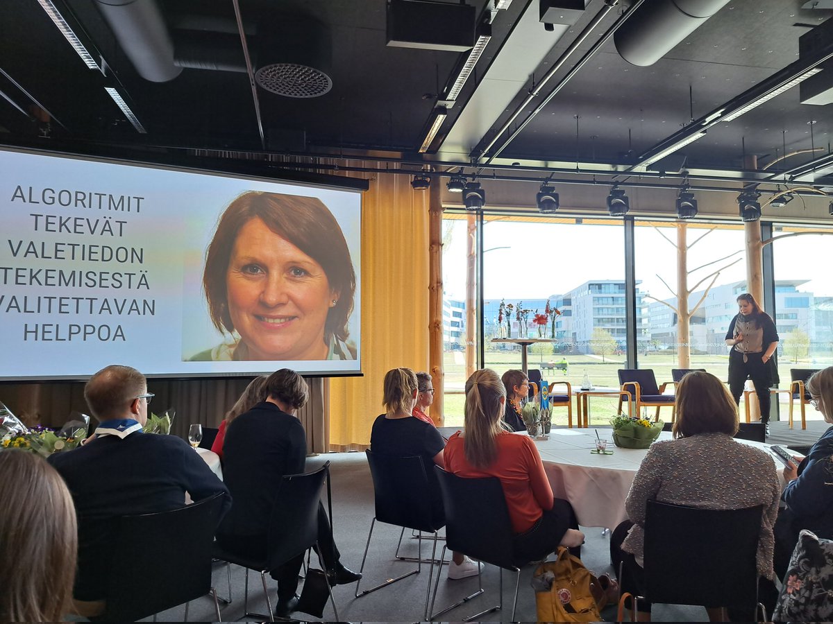 Tarvitaanko sivistystä vielä algoritmien aikana? Enemmän kuin koskaan, sanoo <a href="/elinafuturist/">Elina Hiltunen 🌲🇫🇮🇪🇺🏳️‍🌈👩‍🔬☮️⚛️🌍♻️🔮🐕📙</a>. Esimerkiksi valetiedon tuottaminen on aiempaakin helpompaa. #sivistysviikko #digisivistys #medialukutaito #hopeavesi <a href="/SivisNYT/">Opintokeskus Sivis</a> <a href="/KVS_fi/">Kvs-säätiö (Kansanvalistusseura sr.)</a>