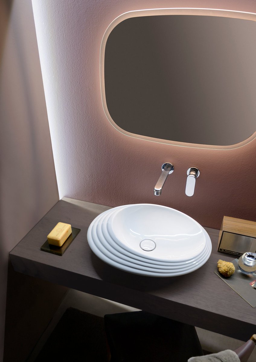 FlaminiaDesign's tweet image. Il rilievo ceramico sul bordo a sezione variabile del lavabo Spire+, disegnato da Elena Salmistraro, ne enfatizza le linee organiche e il richiamo alla conchiglia, elemento naturale che ne ha ispirato il concept. 👉bit.ly/3HQIbz8

#ceramicaflaminia  #washbasindesign