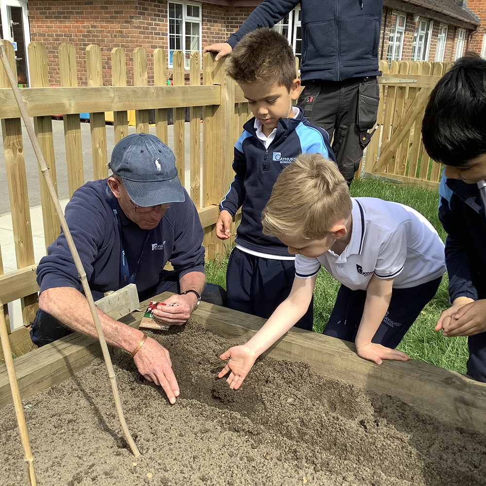 GayhurstSchool's tweet photo. The Reception children have been planting seeds with Mr Norley. Hopefully all this 'sunshine and showers' weather we are having will mean we see new shoots soon! #greenfingers #timetosow #ELDRIC https://t.co/27LOKJDEVM