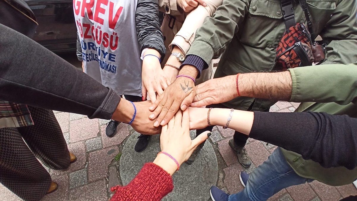 FulyaOzerkan's tweet photo. DAY 7: it's been a week now but we are determined. Very nice wish bracelets, thank you all for your support which gives us strength #AFPTurkeyStrike @TGS_org_tr https://t.co/v5umIX8qMH