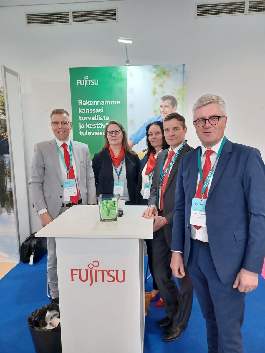Fujitsun julkishallinnon tiimi ValtioExpossa. Tervetuloa jututtamaan ja ennen kaikkea kuulemaan Valtteri Vuorisalon tietoiskua "Lowcode kompleksisuuden vastavoimana" klo 12.