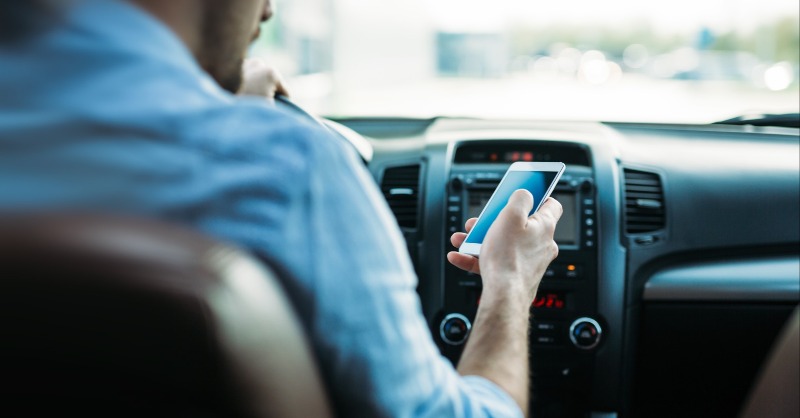 LineaDirecta_es's tweet photo. 🚗Al volante,un segundo es suficiente para que la vida te cambie para siempre.

🔛Así lo demuestra el último estudio de la @f_lineadirecta
#STOPDistracciones.

🚨Las distracciones al volante causan 1 de cada 3 accidentes mortales y su letalidad aumenta un 52% en la última década.