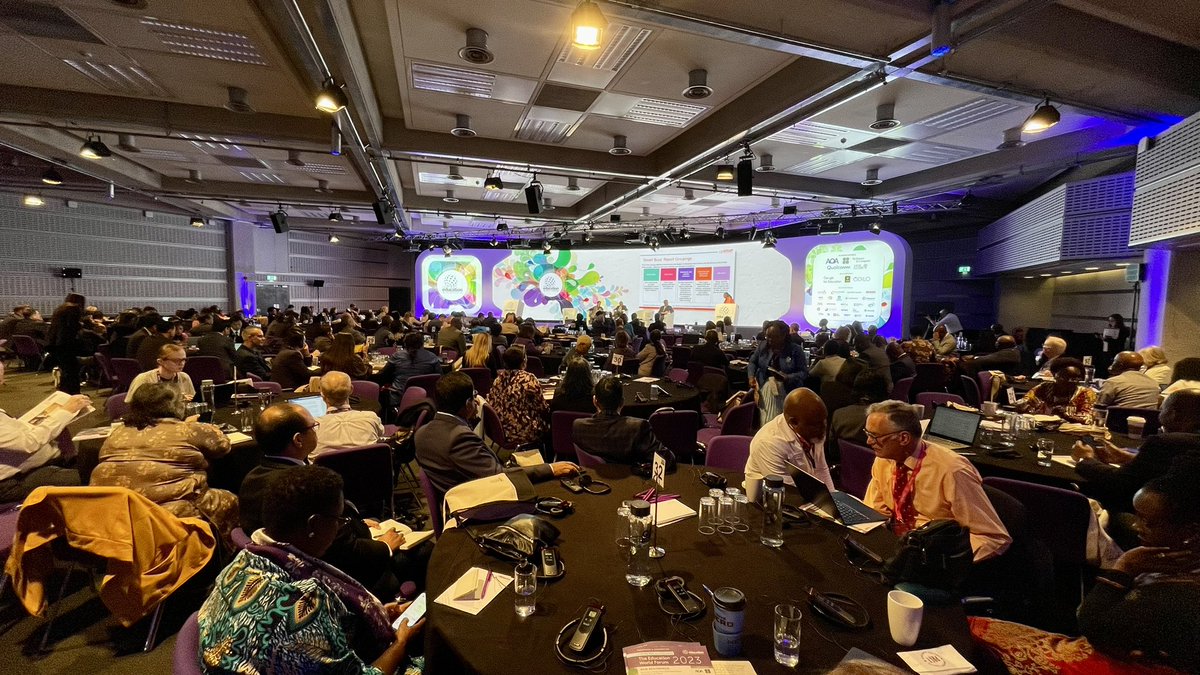 WBG_Education's tweet photo. 🔴 LIVE at #EWF2023!

📙NEW REPORT | Today the @GEEAP_ launch their new report on cost-effective approaches to improve global learning! Using recent evidence, the #GEEAP share “Smart Buys” to improve
learning in low-and middle-income countries. 

Read now: https://t.co/l1gnTAdslg https://t.co/eT1MxaZaNN