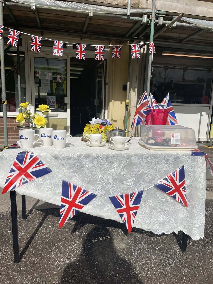 Vicky_Green1's tweet image. #customervoice team are catching up on #coronation fun today in #dudleyfields pop in and say hi!