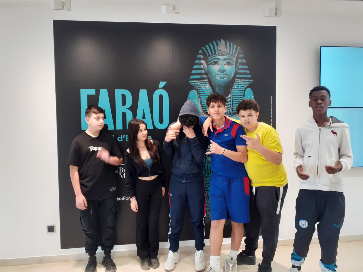 UECPNOLLEIDA's tweet photo. A la UEC estem fent un nou Projecte, l'Antic Egipte. Hem fet diferents activitats relacionades,  com per exemple aquests papirs tan originals a plàstica i la visita a l'exposició Faraó al Caixafòrum. #alauecfemcoses #Faraó @educaciocat @CaixaForum @prosecpromotora https://t.co/lBmjxObarC