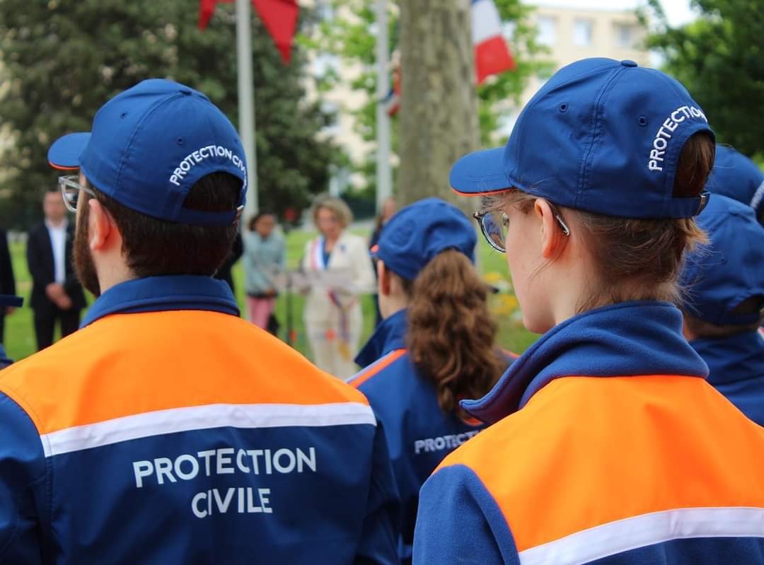 🔸 CÉRÉMONIE 8 MAI 🔹

Nos #bénévoles étaient présents ce lundi 8 mai pour rendre hommage aux militaires morts pour la France, pour la Nation. 

Il s’agissait également de la première cérémonie pour notre section #cadets de Charnay 

<a href="/_christinerobin/">Christine Robin</a>