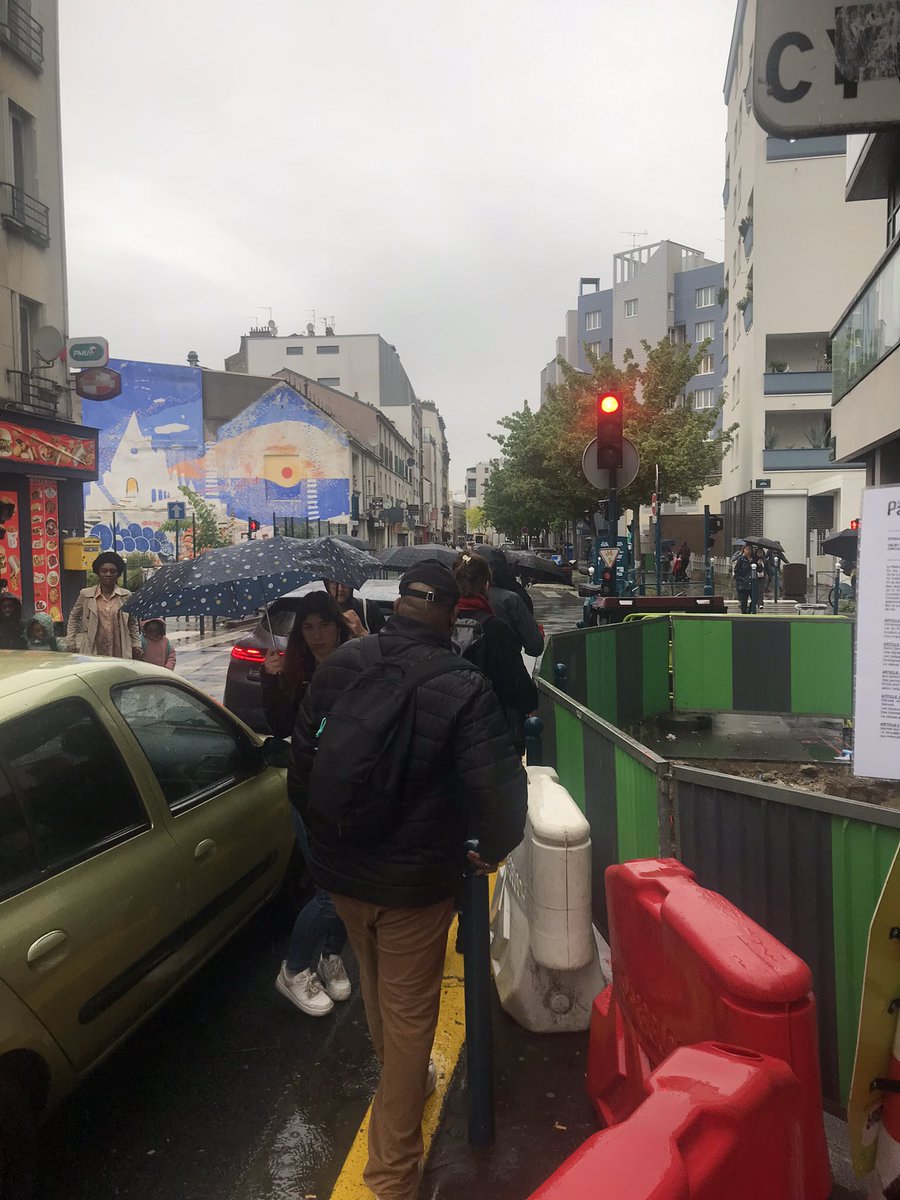 parthenopee's tweet photo. Bonjour @MirjamRudin . J’attire votre attention sur le danger du chantier Enedis angle rue du Pré-St-Gervais / rue des Grilles, les piétons et enfants sur le chemin de l’école doivent passer sur la chaussée sans sécurisation, pouvez-vous intervenir s’il vous plaît ? Merci https://t.co/xSWqrkdI97