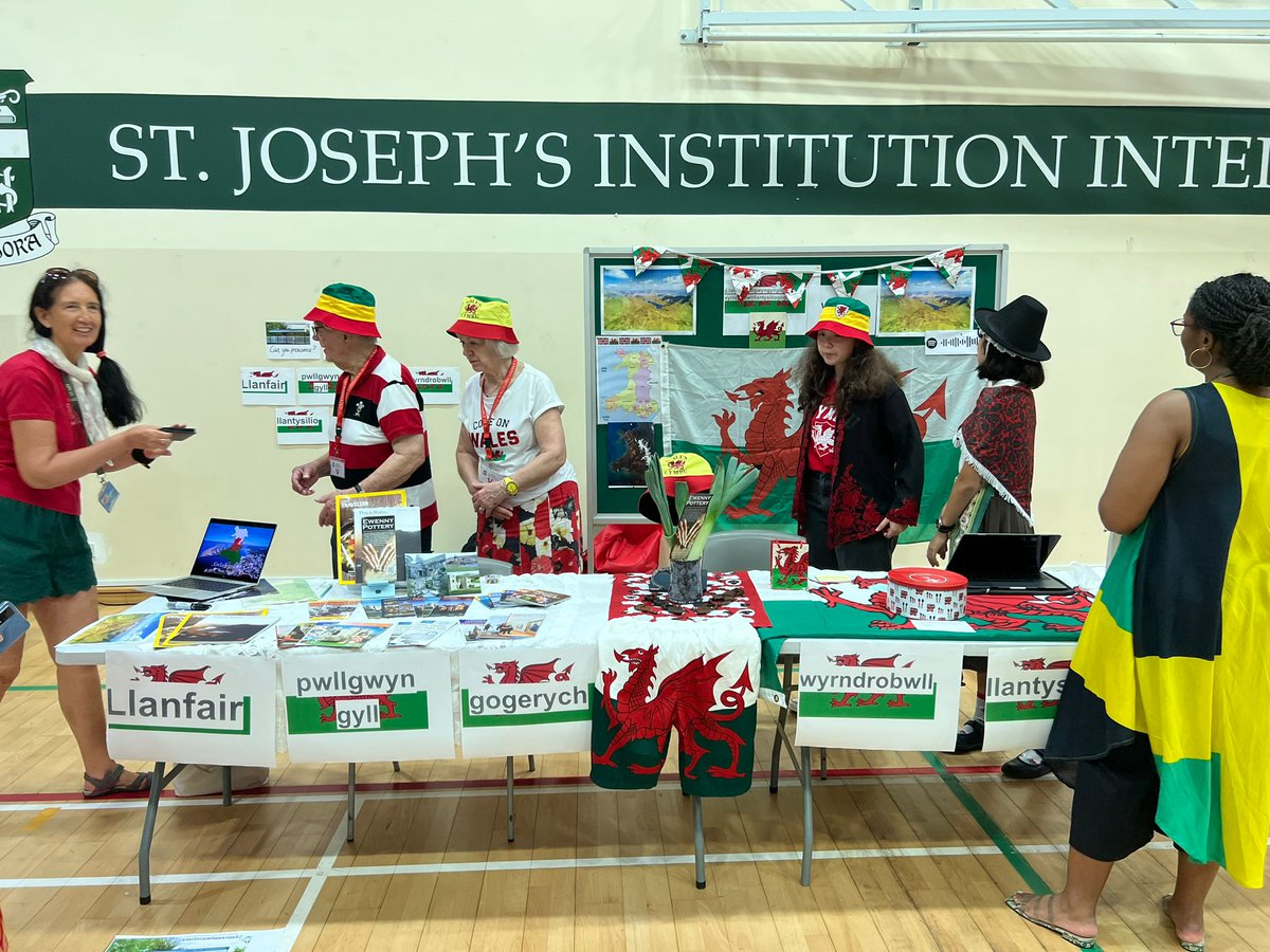 walesintheworld's tweet photo. It fills us with a huge sense of pride to see the Welsh flag flying high throughout all corners of the globe 🏴󠁧󠁢󠁷󠁬󠁳󠁿

6,876 miles away in Singapore, @SJI_Intl hosted a Cultural Carnival which saw students showcase their chosen country to other students, teachers and families 🗺️ https://t.co/w8iaOVHGIh