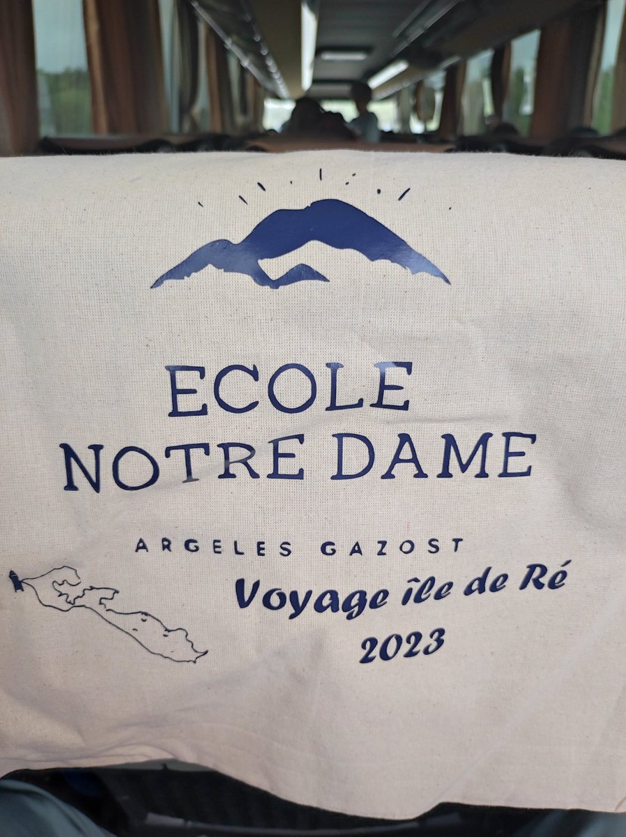 ce2cm2damearge's tweet image. Après 3 ans d&apos;attente, nous sommes dans le bus direction l&apos;Ile de Ré ! #Fablabalecole #voyagescolaire
