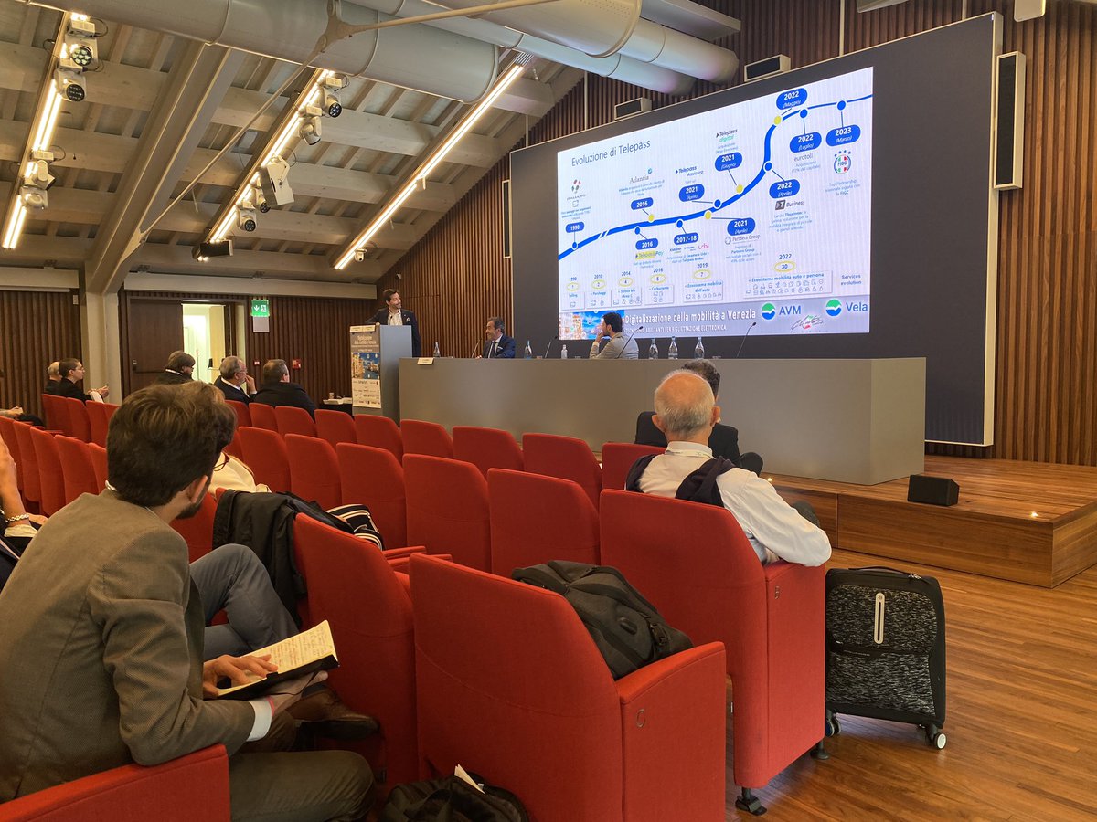 muoversivenezia's tweet image. #MobilitaDigitaleVenezia | con piacere seguiamo la presentazione di #Telepass “dal telepedaggio alla city experience di Venezia” con Massimiliano Malaspina, Business Development &amp;amp; Partnership Manager - Telepass Angelo Calderone, Digital Product Manager.