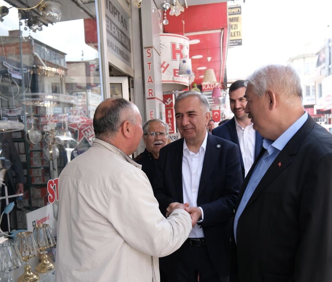 Alper_YAGCI's tweet photo. Bugün Milletvekili adayımız @mustafaearabaci ile şehrimizin kalbindeydik. Şehir merkezi esnafımız ve vatandaşlarımızla dertleştik. Ekonomiyi ayağa kaldıracak kadro ve projeleriyle İYİ Parti hazır!
Milletimizin desteğiyle 14 Mayıs’ta başaracağız.
@iyiparti @meralaksener  
#AzKaldı https://t.co/3mJktpJ129
