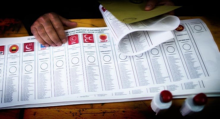 DikenComTr's tweet photo. Matbaa bulunamayınca oy pusulası 5 santimetre kısaltılmış

https://t.co/Yo6rZV22QM https://t.co/98z1MiFofR