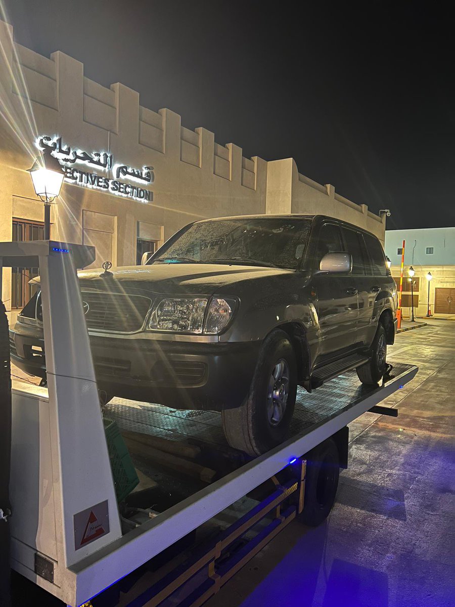 trafficqa's tweet photo. بالإشارة إلى الفيديو المُتداول حول قيام مركبة بالتحفيص والتلاعب بروضة الحمامة . فقد تمكّن قسم التحريات بإدارة الدوريات والتحقيق المروري من ضبط المركبة مع قائدها ، وجار اتخاذ الإجراءات القانونية معه بشأن هذه المخالفة. https://t.co/6oue6sZbLL