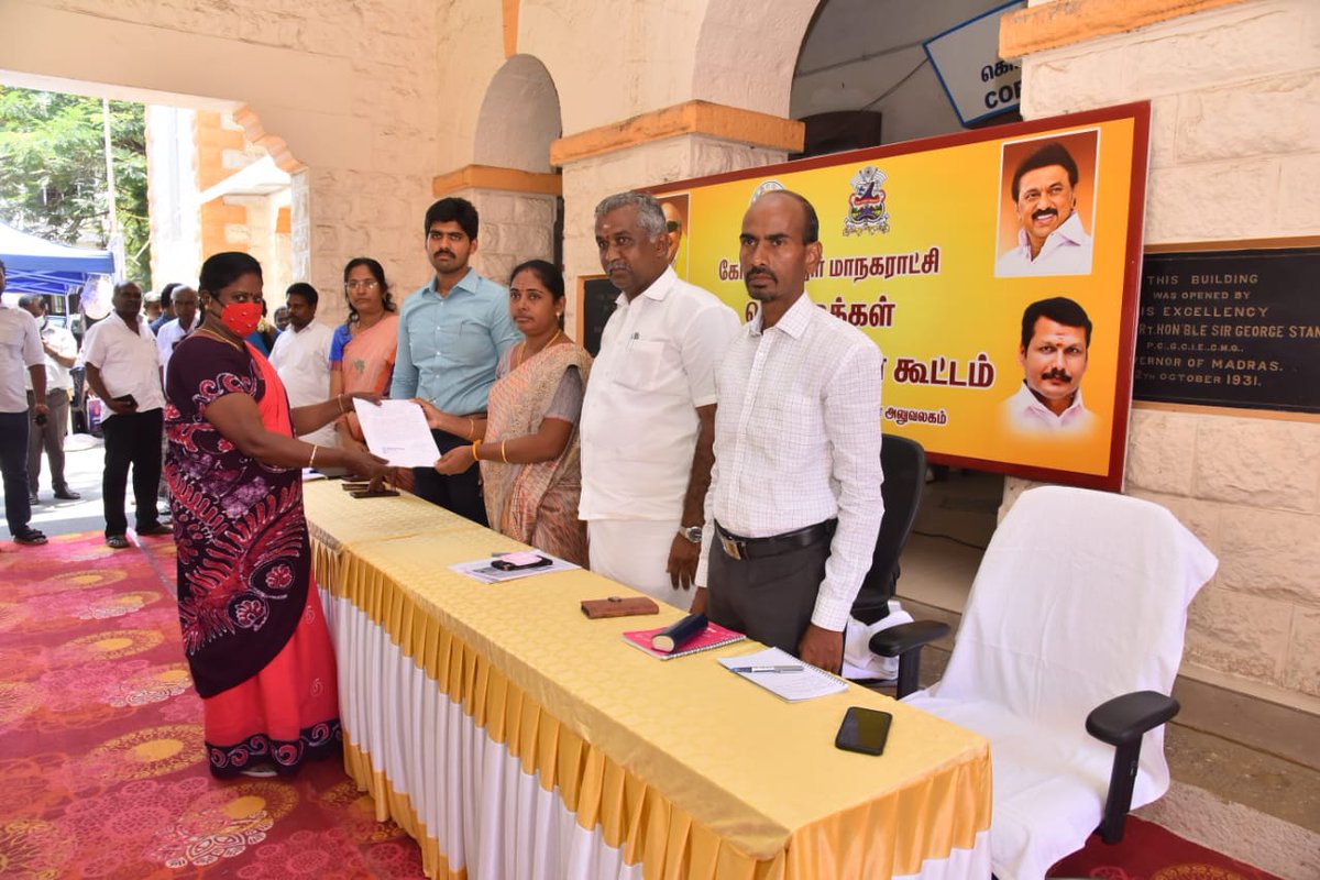 KalpanaMayor's tweet photo. கோயம்புத்தூர் மாநகராட்சி பிரதான அலுவலகத்தில் நடைபெற்ற பொதுமக்கள் குறைதீர்க்கும் நாள் கூட்டத்தில் பொதுமக்களிடம் கோரிக்கை மனுக்களை பெற்று சம்பந்தப்பட்ட அதிகாரிகளிடம் வழங்கி உடனடியாக தீர்வுகான உத்தரவிட்டோம். இதில் மாநகராட்சி ஆணையாளர் திரு.மு.பிரதாப் இ.ஆ.ப அவர்கள், https://t.co/cqcGj2VqCR