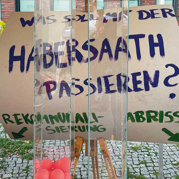 Eine ganz besondere Stadtrundfahrt

Das Berliner Bündnis gegen Abriss organisierte eine Bustour zu verschiedenen von Abriss bedrohten Häusern

Von Peter Nowak 

bmgev.de/mieterecho/arc…

Foto: M. Coers