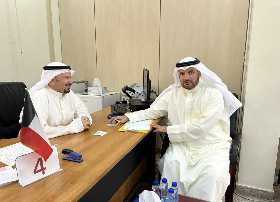 حمدان العازمي يقدم اوراق ترشحه عن الدائرة الخامسة : لا يمكن تحقيق الاصلاح دون تهيئة المناخ التشريعي لعمل برلماني سليم 

• لتكن اولى اولوياتنا تعديل قانون المحكمة الدستورية بحيث يتم البت في الطعون قبل بدء المجلس وتعديل اللائحة الداخلية لعقد جلسات المجلس بدون حضور الحكومة